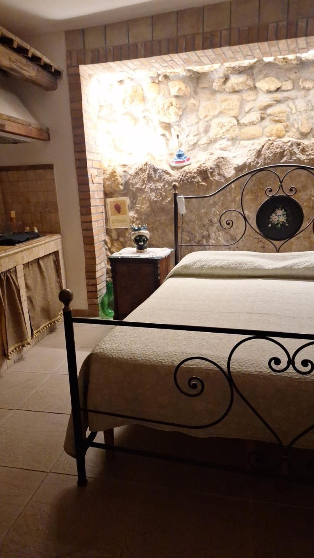 Guest House La Corte Normanna Шакка Екстер'єр фото
